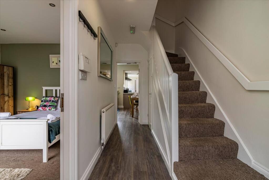 Dovecote House Beeston Private Parking 15Mins From Nottingham City Centre Close To Qmc Hospital ภายนอก รูปภาพ