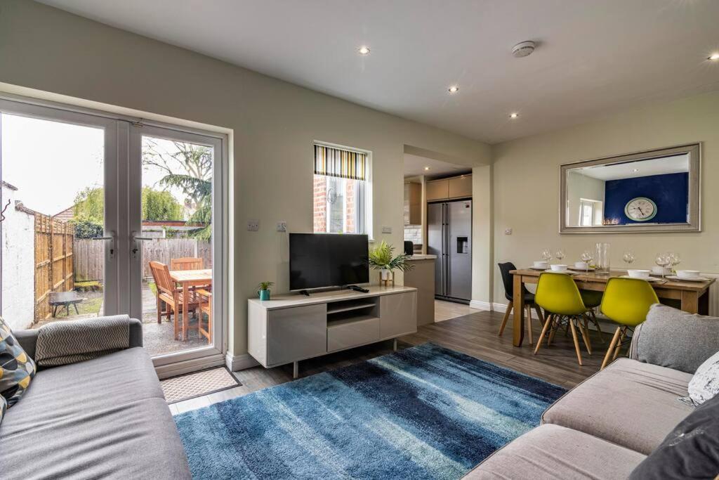 Dovecote House Beeston Private Parking 15Mins From Nottingham City Centre Close To Qmc Hospital ภายนอก รูปภาพ